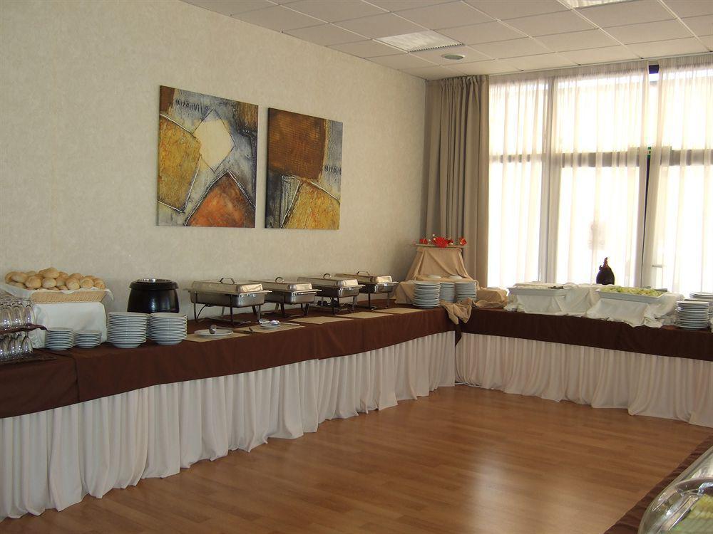 Exe Sevilla Palmera Zewnętrze zdjęcie